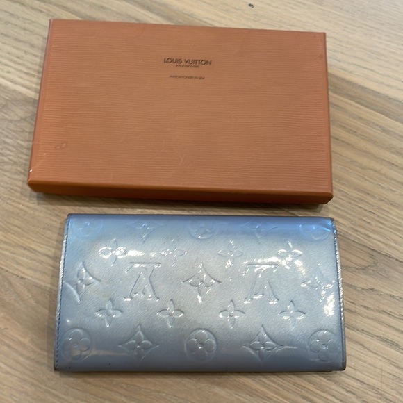 Authentic Louis Vuitton LV Vernis Light Blue wallet/ clutch - Picture 3 of 14